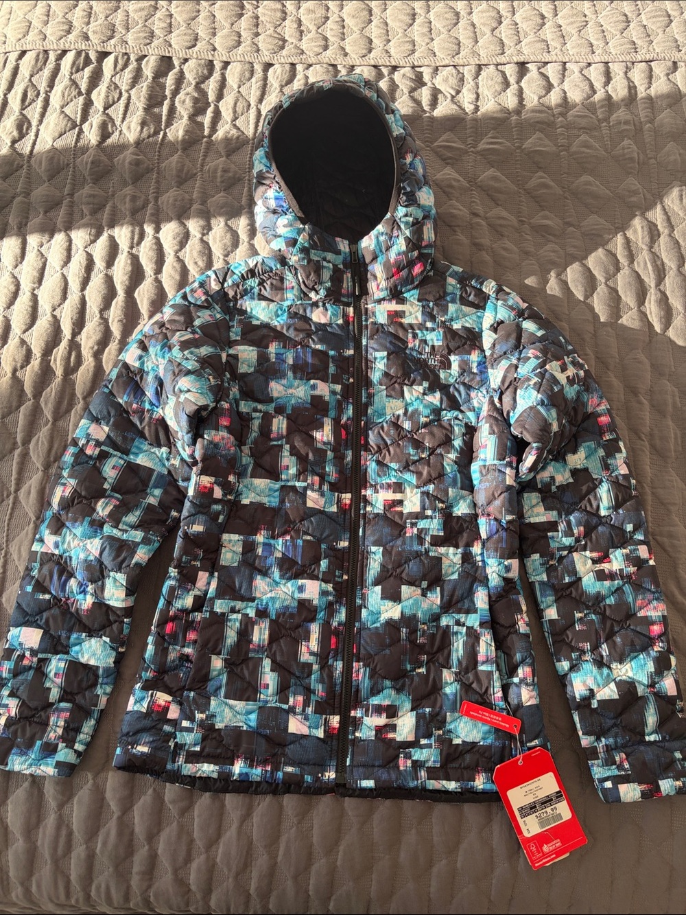 BNWT Women’s Quilted Hooded North Face Jacket in Black & Teal